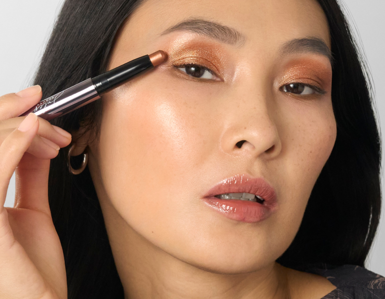 A model applying Copper Shimmer eyeshadow